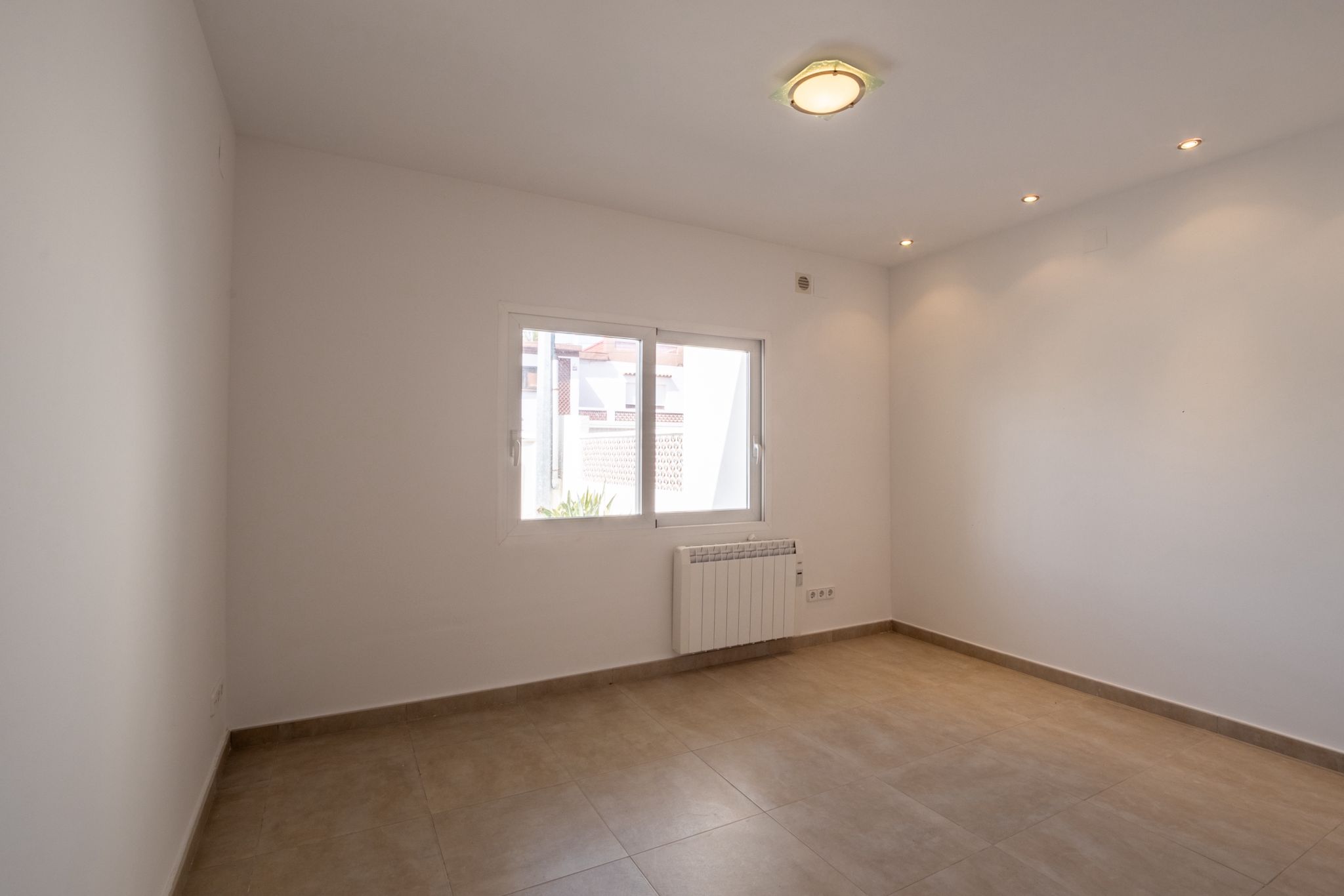 TWEELINGCHALET TE KOOP IN HET CENTRUM VAN ALBIR