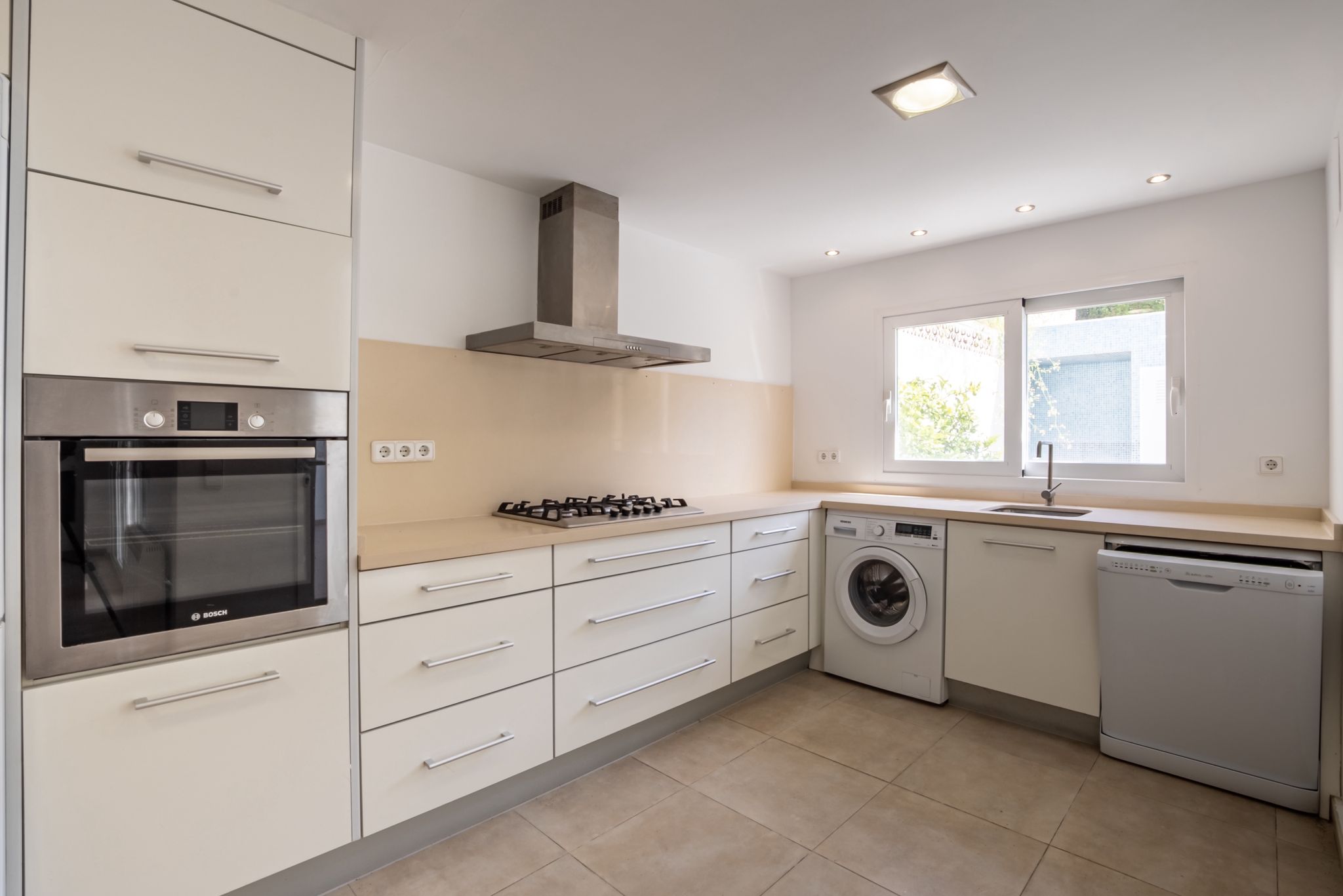 TWEELINGCHALET TE KOOP IN HET CENTRUM VAN ALBIR