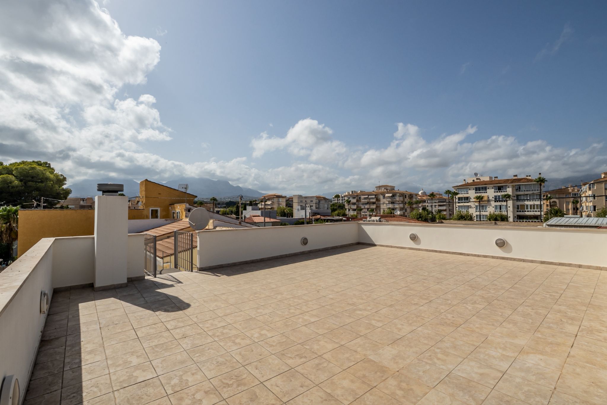 TWEELINGCHALET TE KOOP IN HET CENTRUM VAN ALBIR