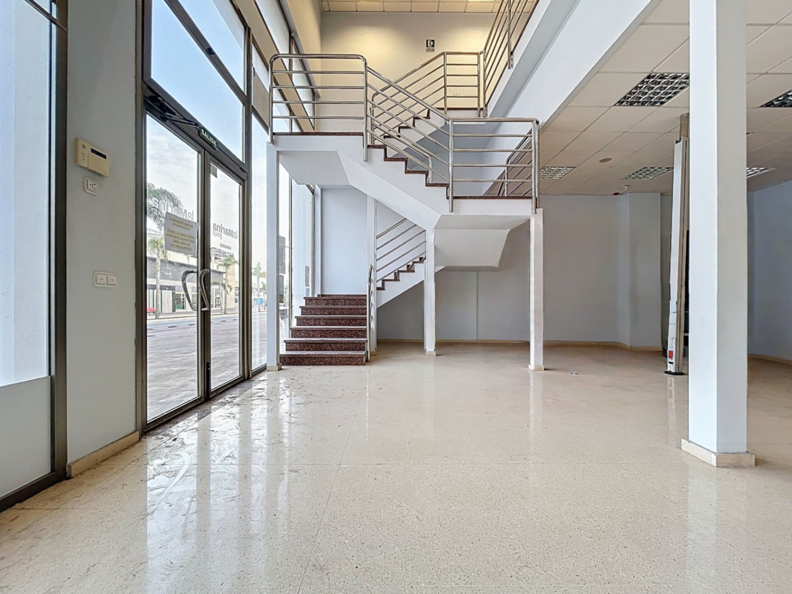 LOCAL COMMERCIAL À VENDRE À LA NUCIA