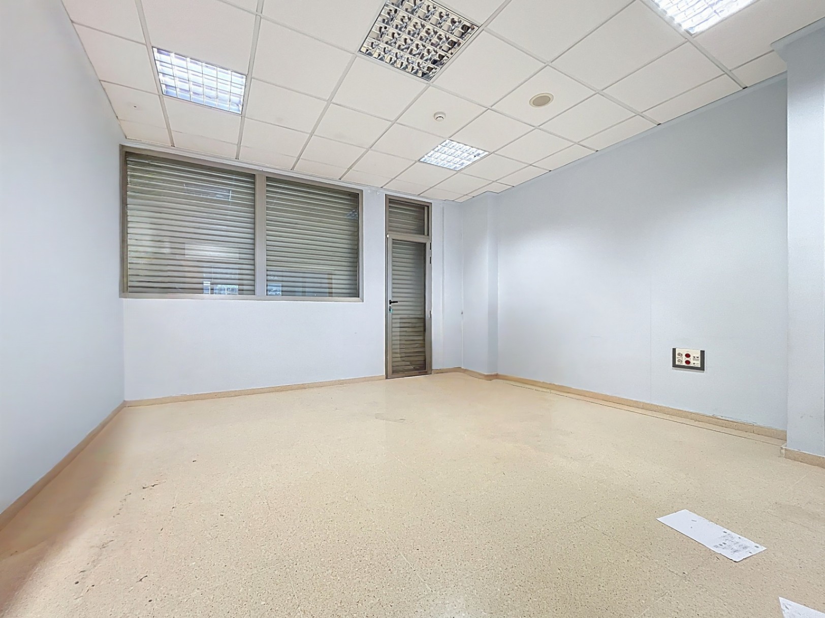 LOCAL COMMERCIAL À VENDRE À LA NUCIA