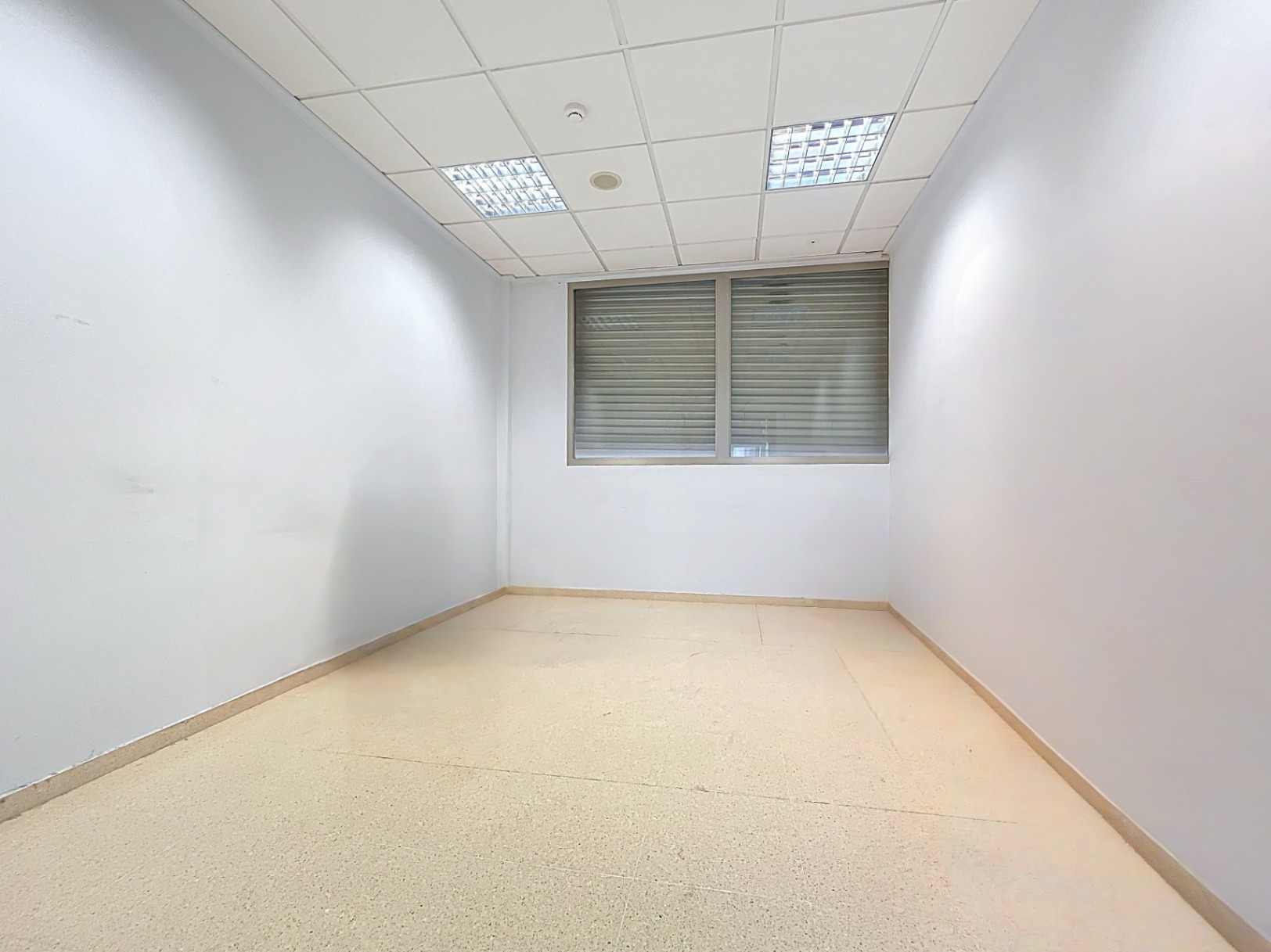 LOCAL COMMERCIAL À VENDRE À LA NUCIA