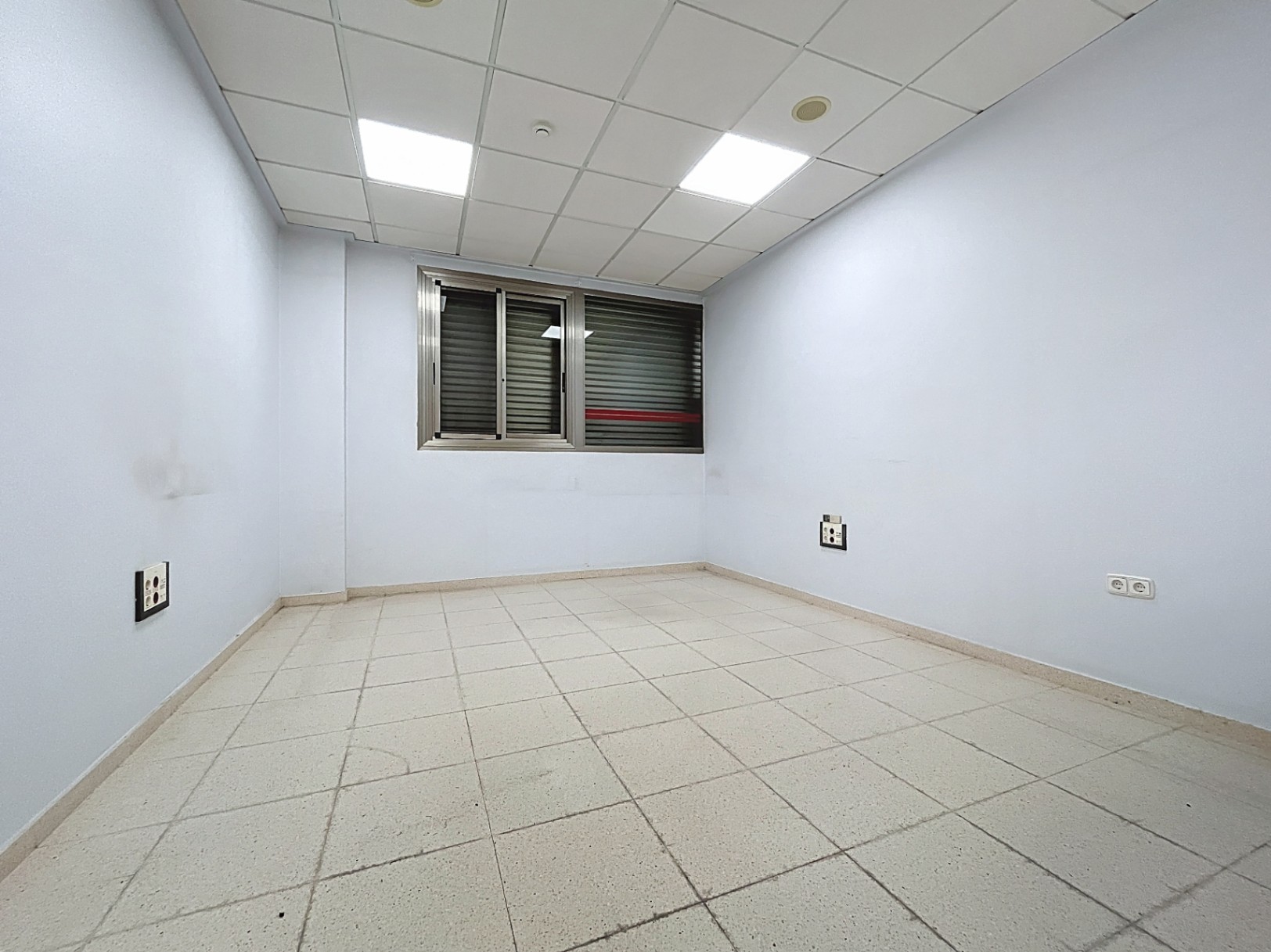 LOCAL COMMERCIAL À VENDRE À LA NUCIA