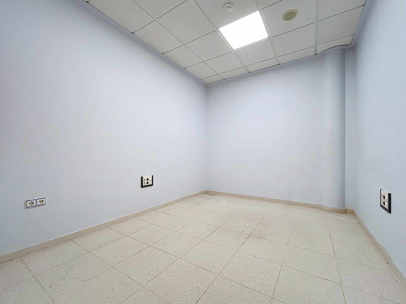 LOCAL COMMERCIAL À VENDRE À LA NUCIA