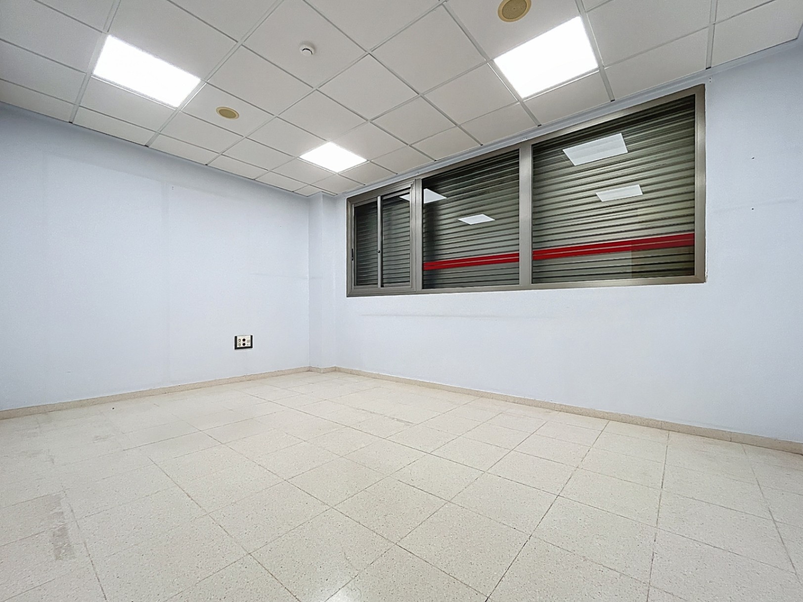 LOCAL COMMERCIAL À VENDRE À LA NUCIA