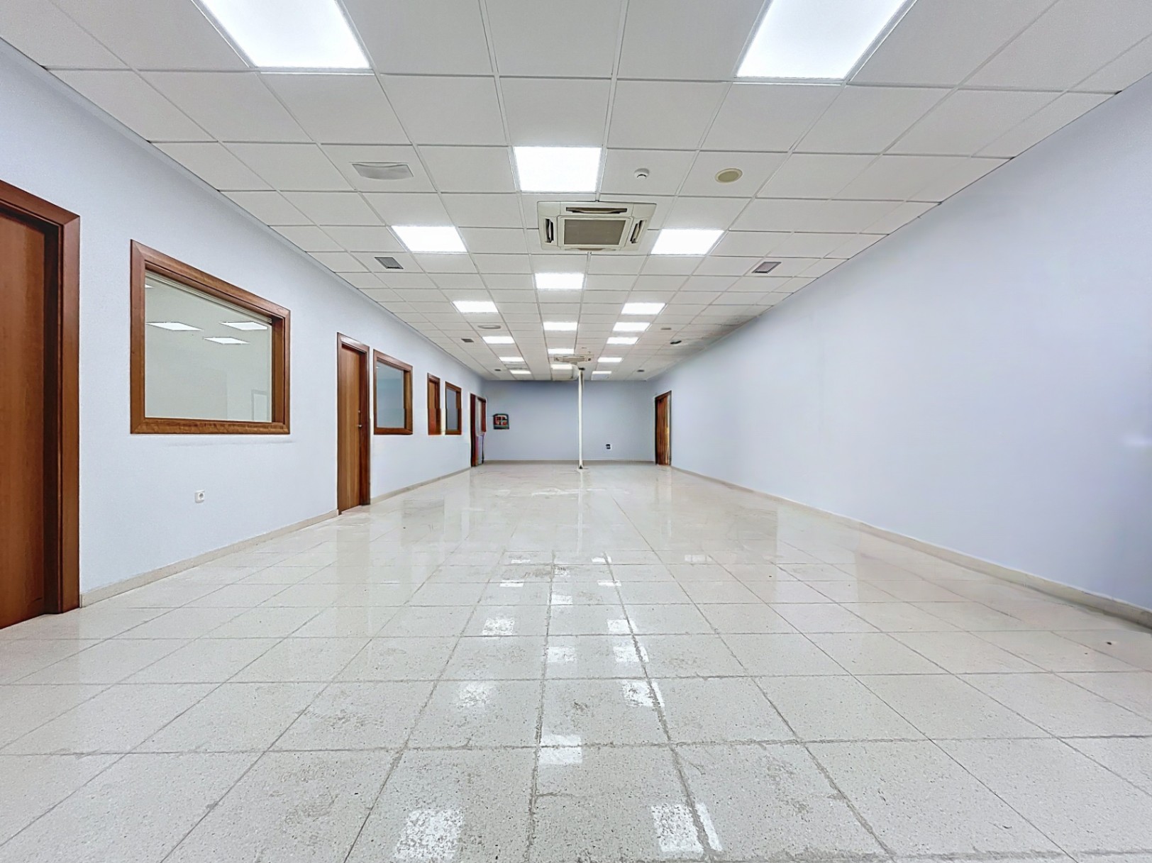 LOCAL COMMERCIAL À VENDRE À LA NUCIA