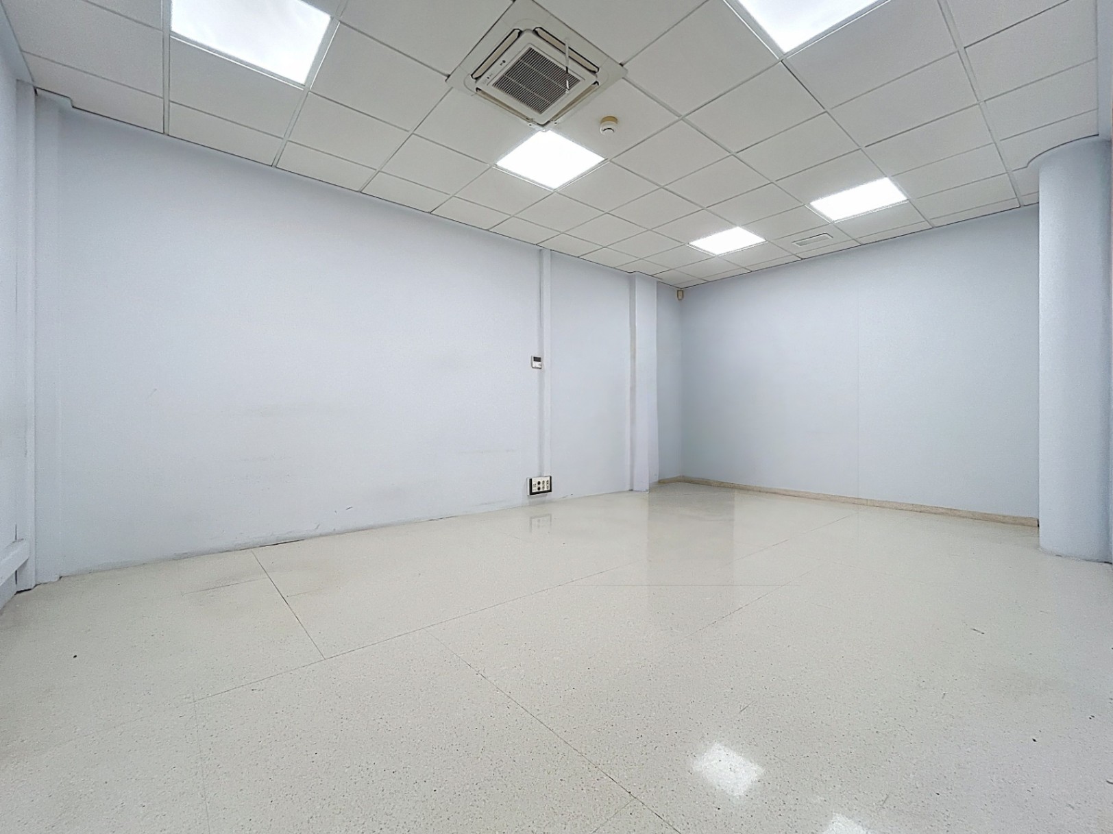 LOCAL COMMERCIAL À VENDRE À LA NUCIA
