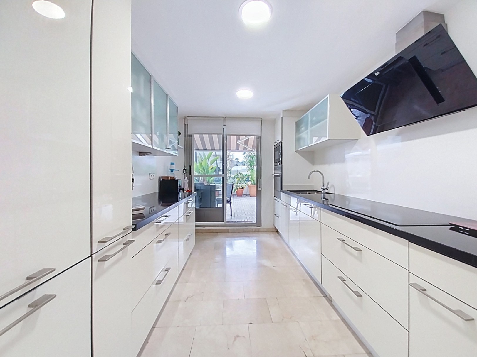 APPARTEMENT EN REZ-DE-CHAUSSÉE À VENDRE À ALBIR