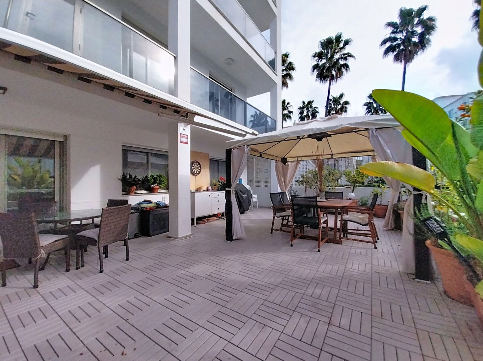 APPARTEMENT EN REZ-DE-CHAUSSÉE À VENDRE À ALBIR