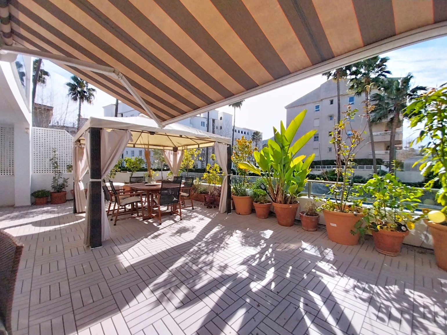 APPARTEMENT EN REZ-DE-CHAUSSÉE À VENDRE À ALBIR