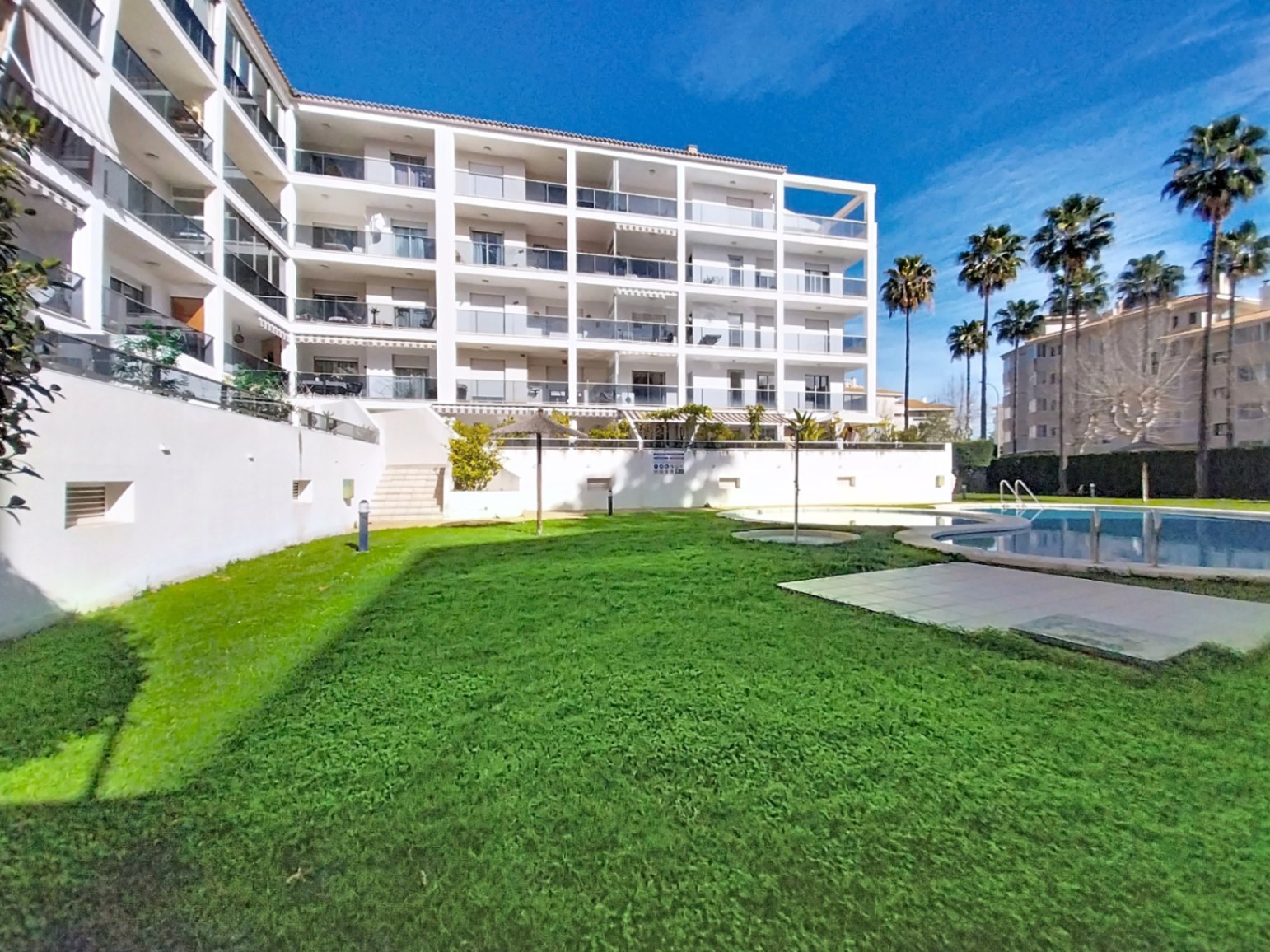 APPARTEMENT EN REZ-DE-CHAUSSÉE À VENDRE À ALBIR