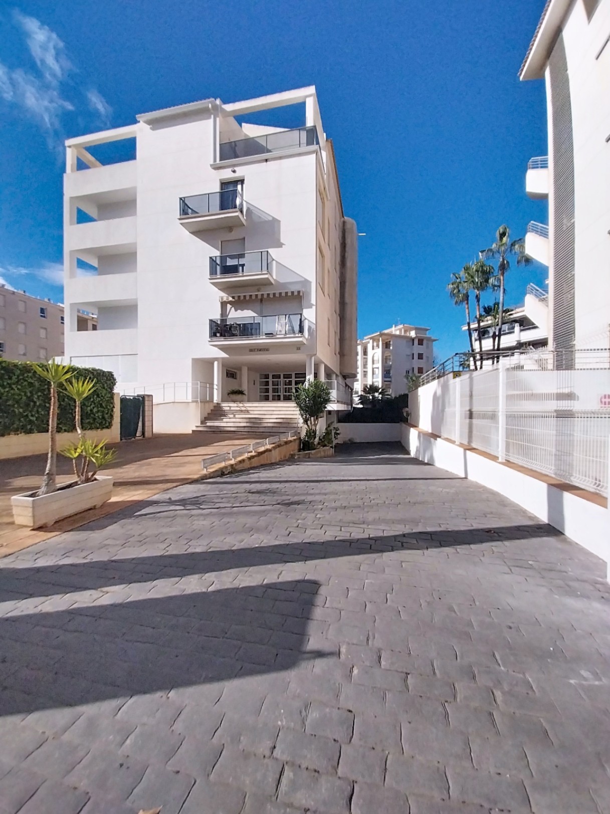 APPARTEMENT EN REZ-DE-CHAUSSÉE À VENDRE À ALBIR