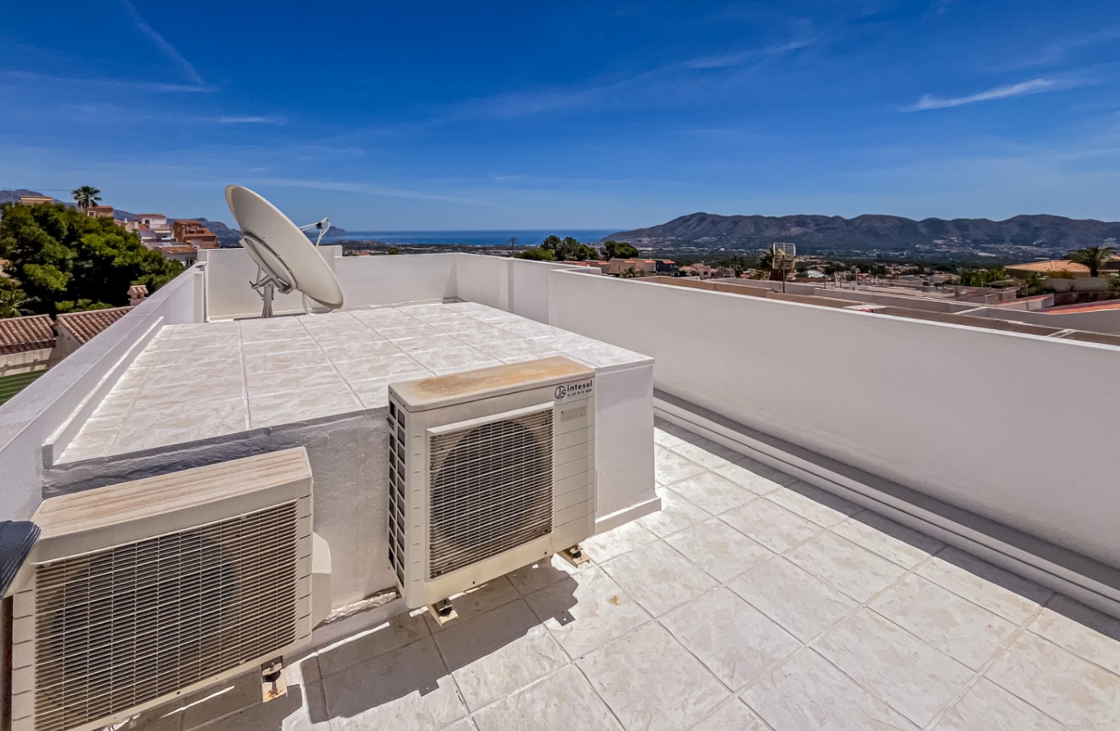 CHALET | VILLA EN VENTA EN LA NUCIA
