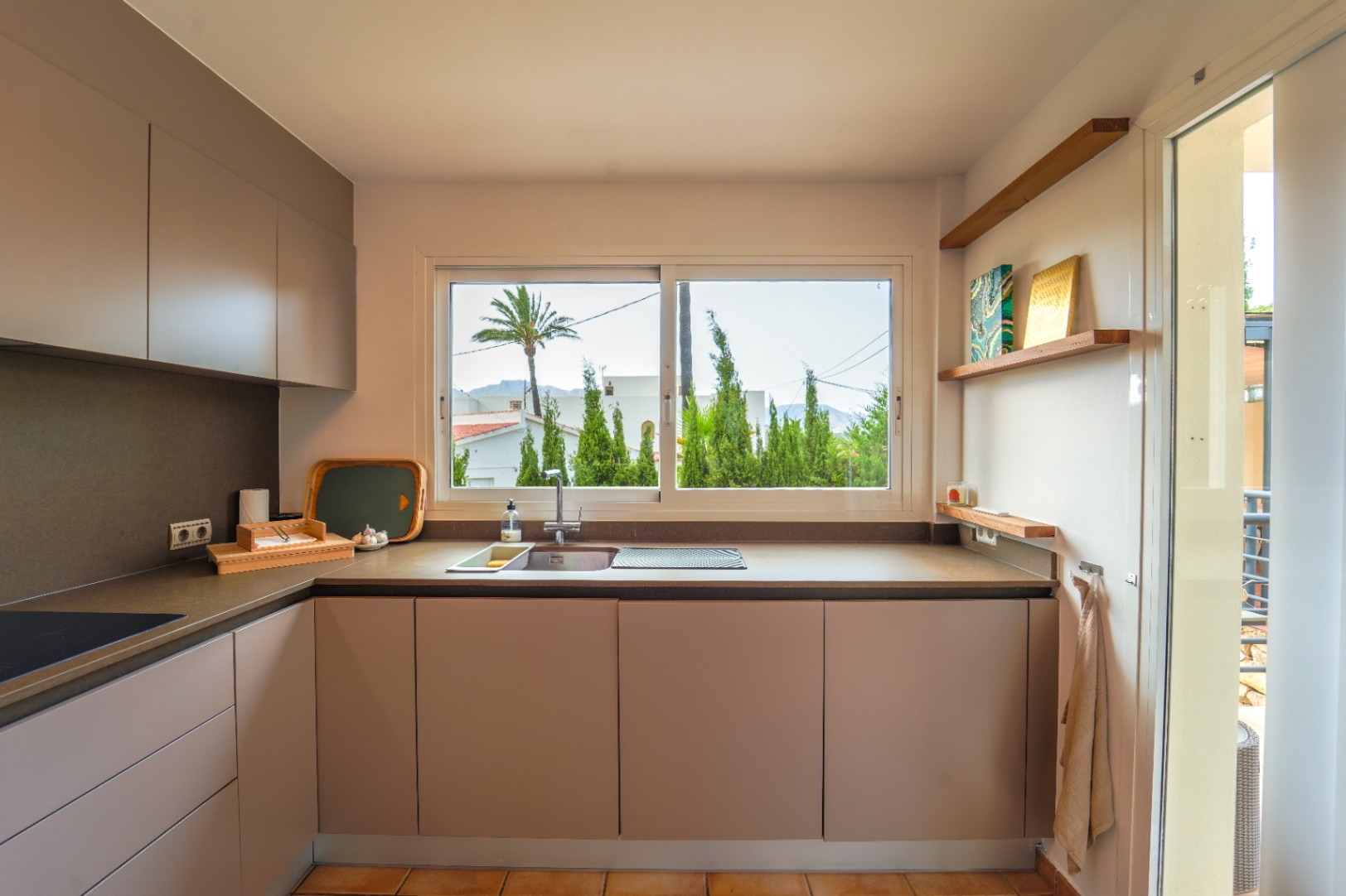 CHALET MITOYEN À VENDRE À ALBIR