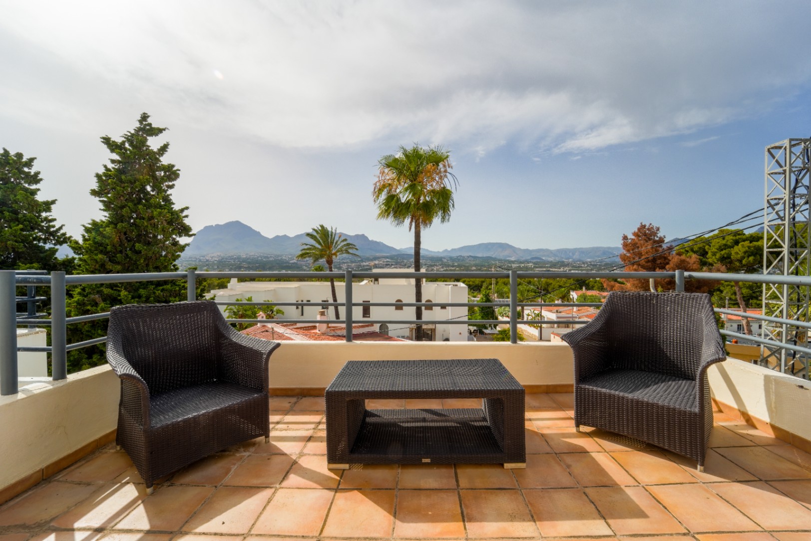 CHALET MITOYEN À VENDRE À ALBIR