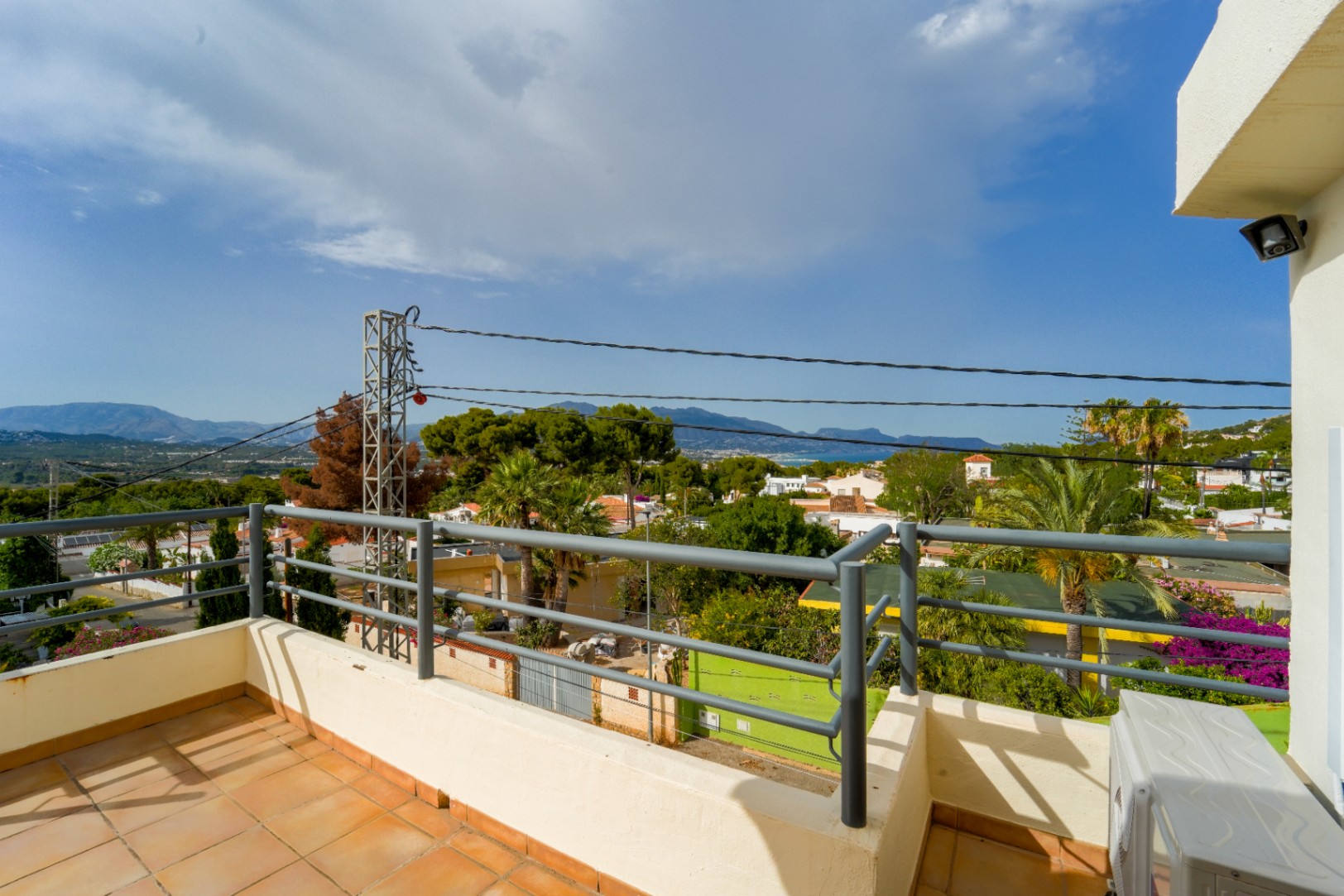 CHALET MITOYEN À VENDRE À ALBIR
