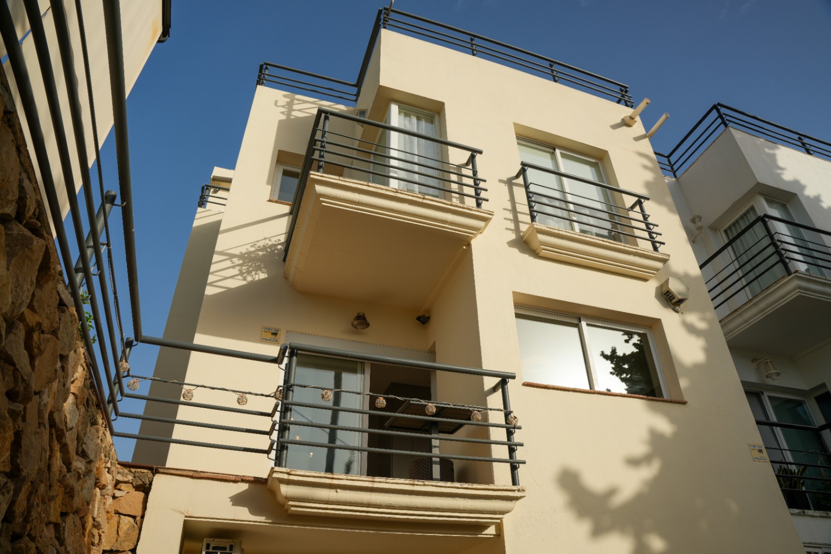 CHALET MITOYEN À VENDRE À ALBIR