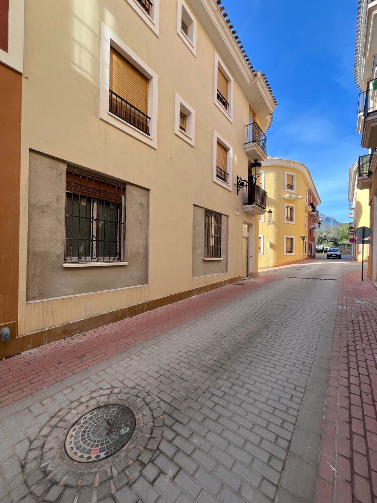 KOMMERSIELL EIENDOM TIL SALGS I XIRLES