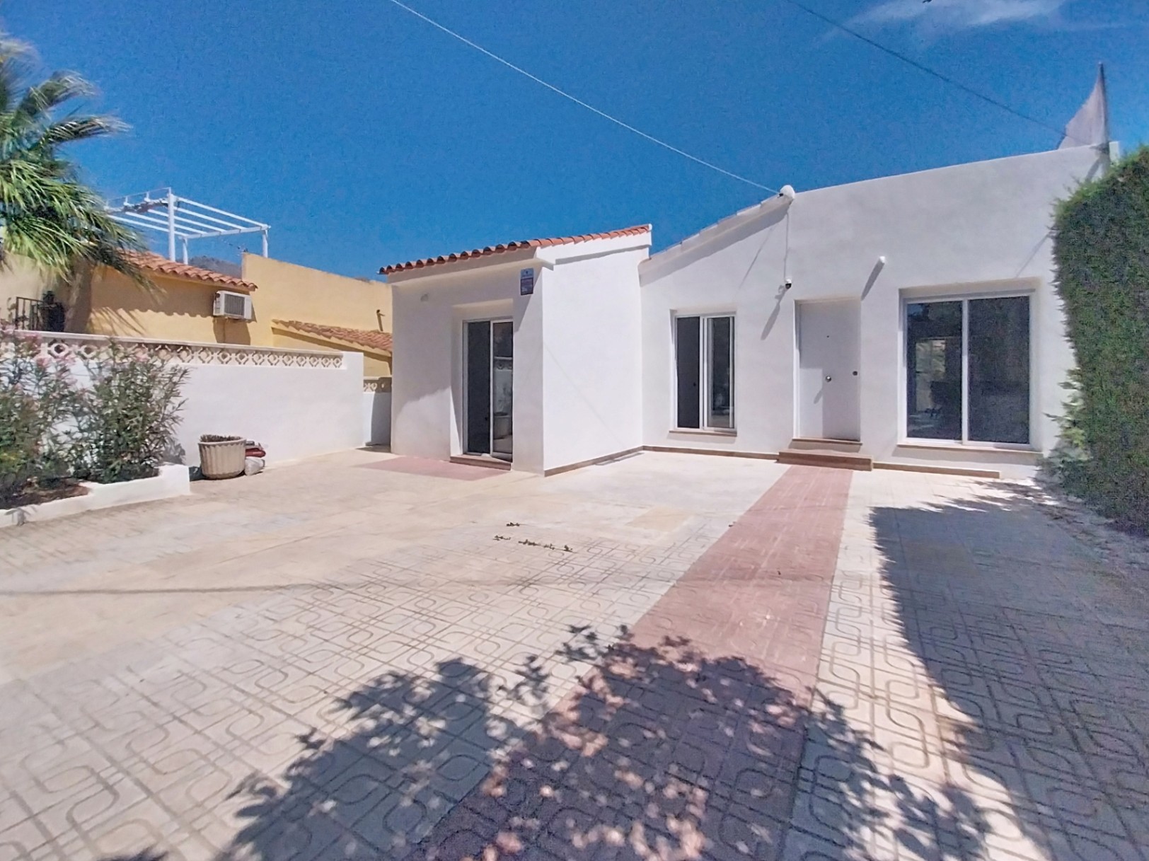 Bungalow reformado con vistas al mar y la montaña en Nucía Park