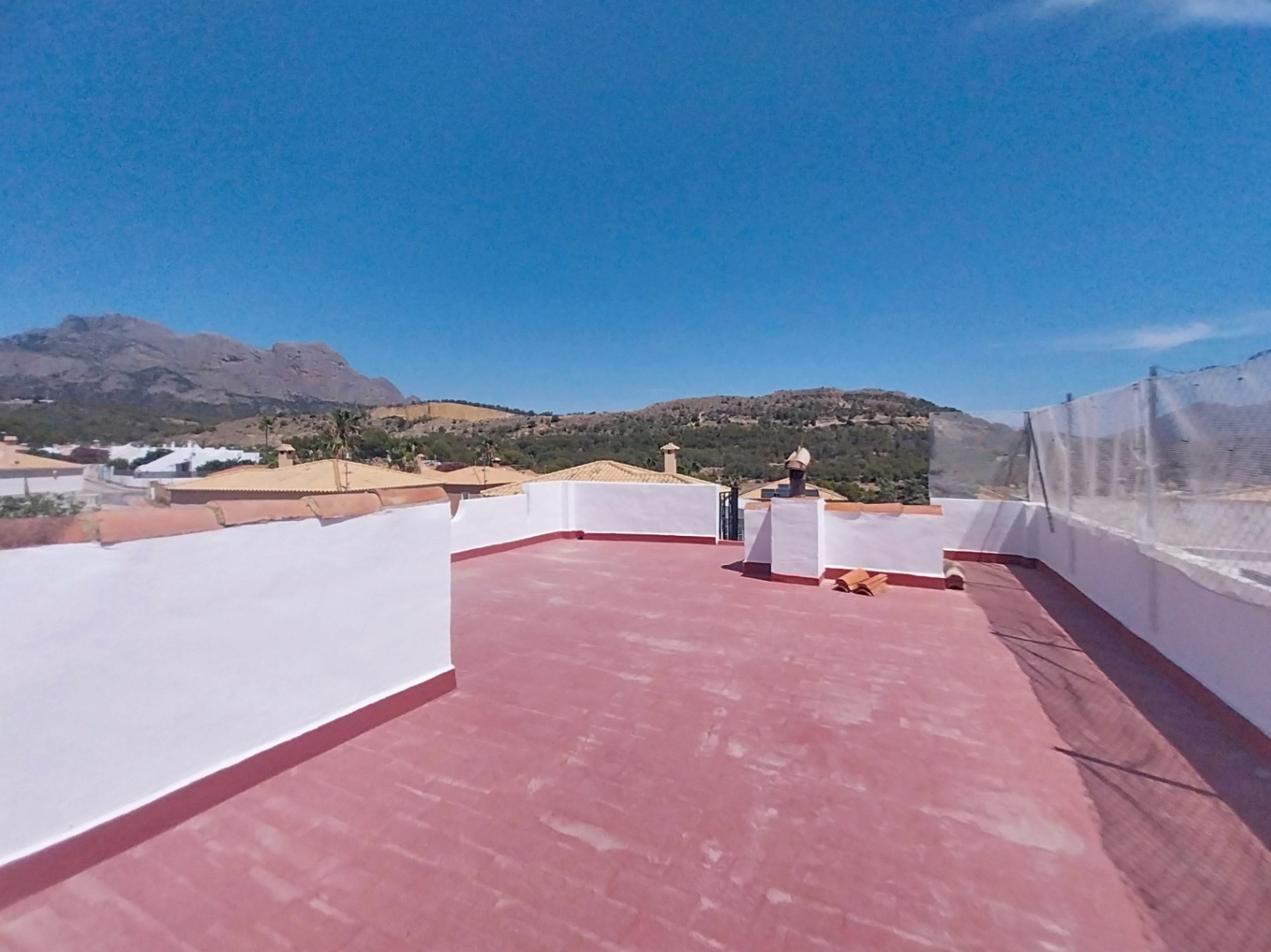 Bungalow reformado con vistas al mar y la montaña en Nucía Park
