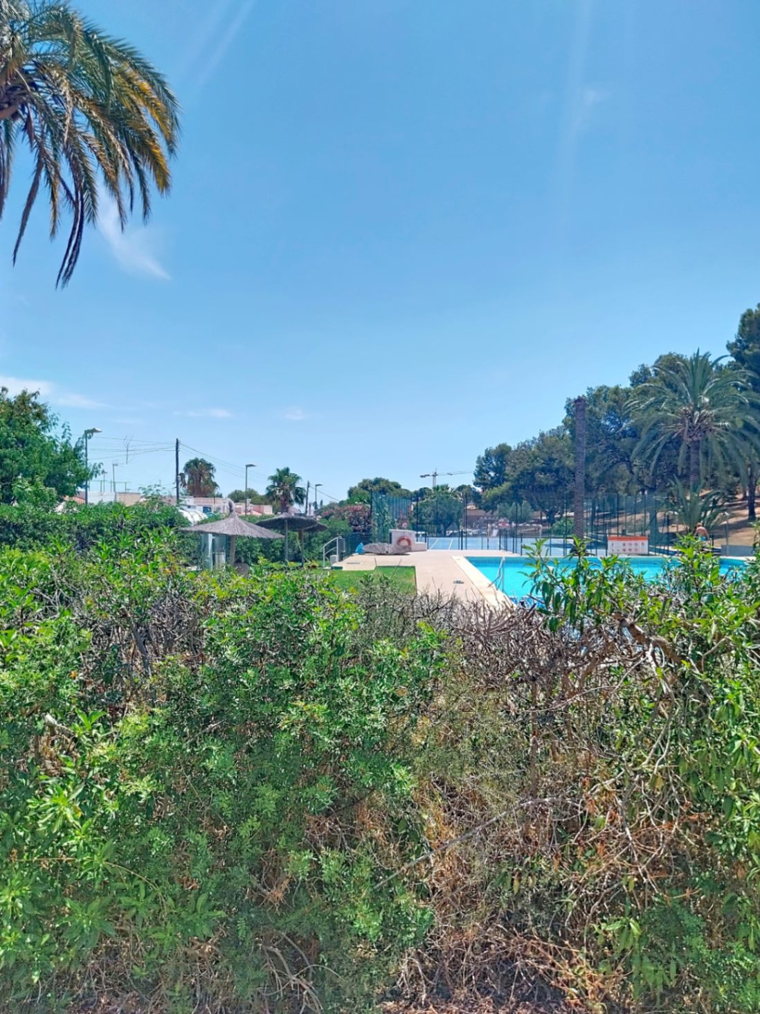Bungalow reformado con vistas al mar y la montaña en Nucía Park