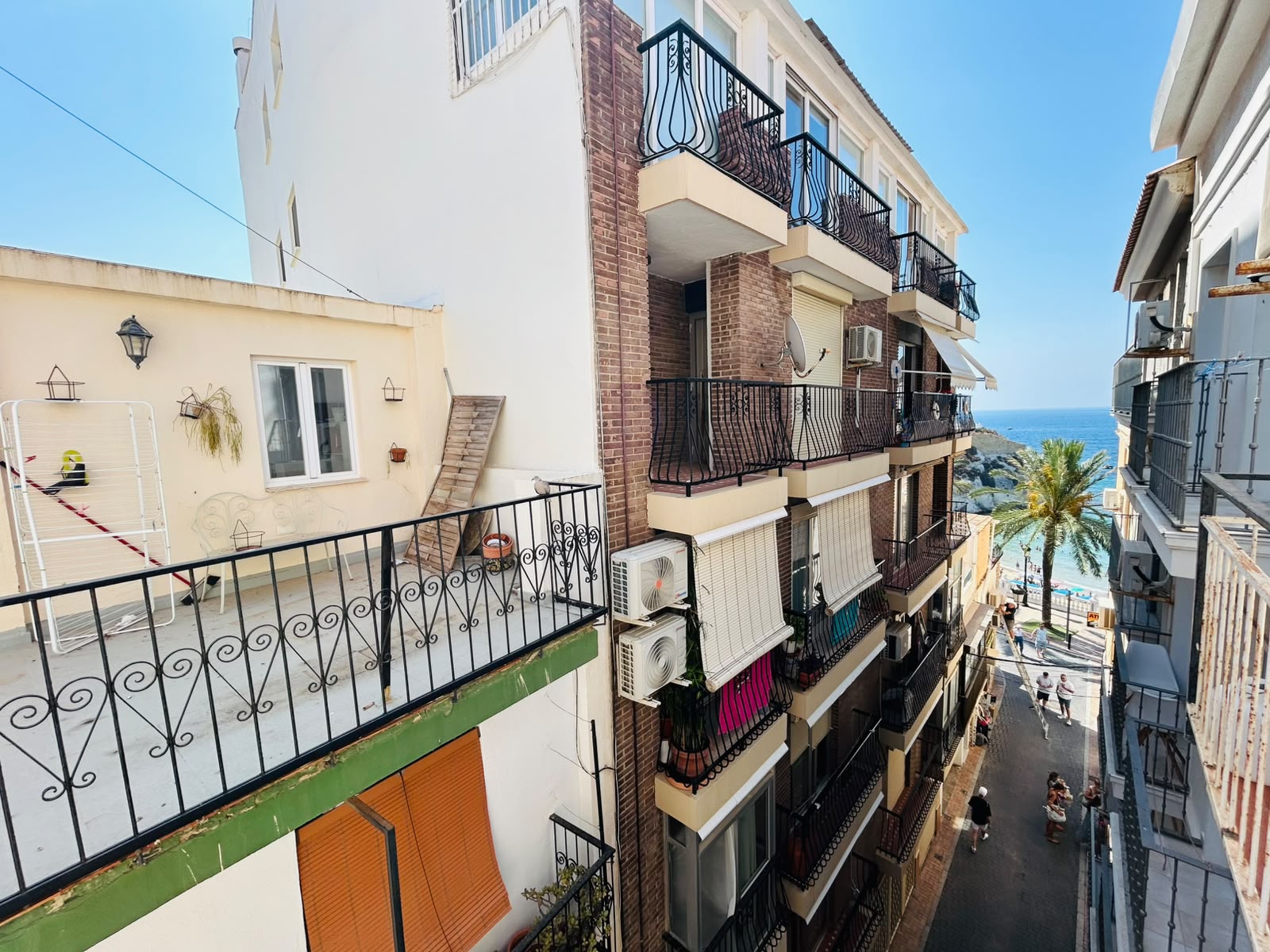 APARTMENT FOR SALE IN BENIDORM WITH SEA VIEWS