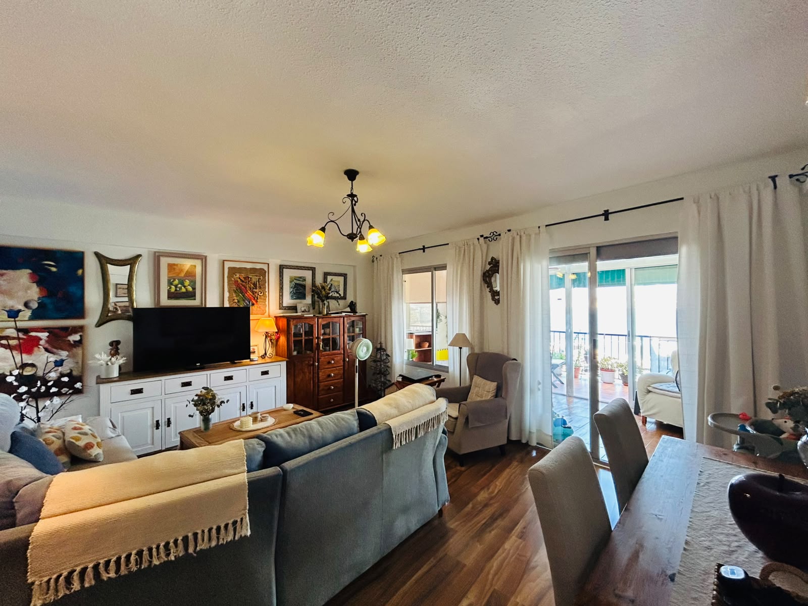 APARTMENT FOR SALE IN BENIDORM WITH SEA VIEWS