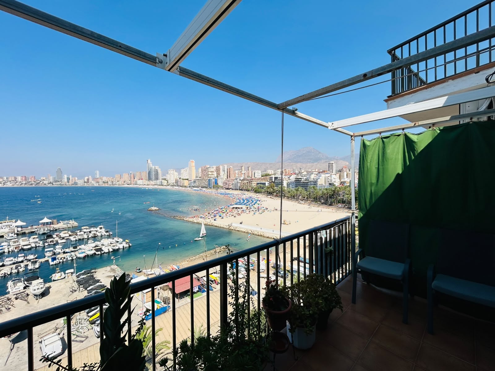 APARTMENT FOR SALE IN BENIDORM WITH SEA VIEWS