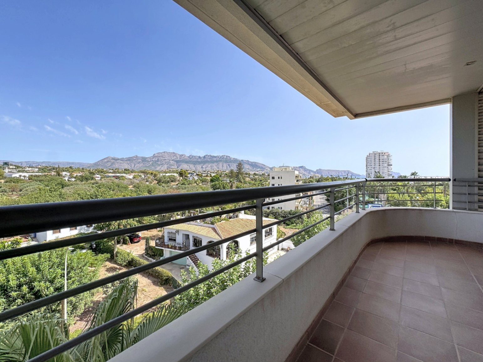 APPARTEMENT À VENDRE À ALBIR