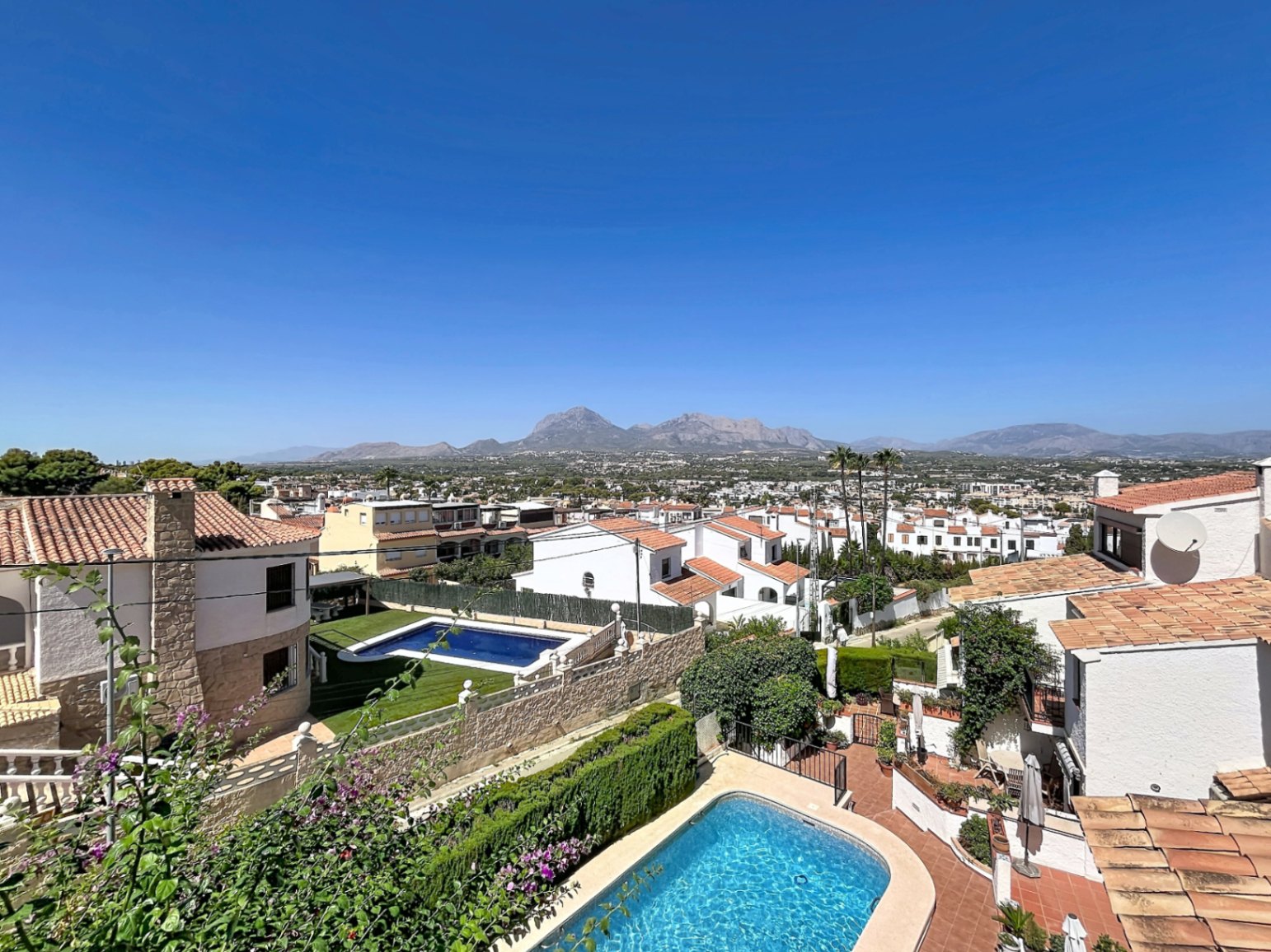 BUNGALOW TIL SALGS I ALBIR
