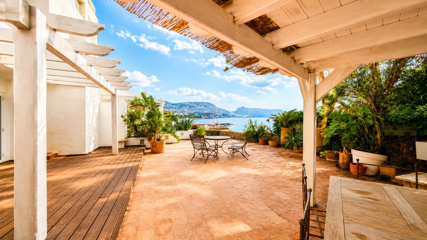 HALVDELTE HYTTEN TIL SALGS I ALTEA