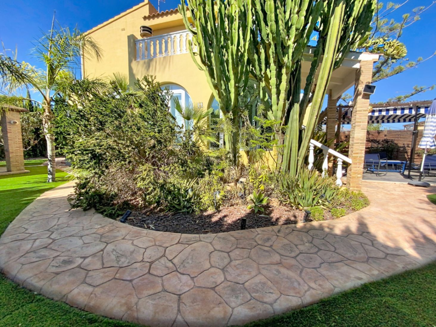 CHALET PAREADO EN VENTA LA NUCIA