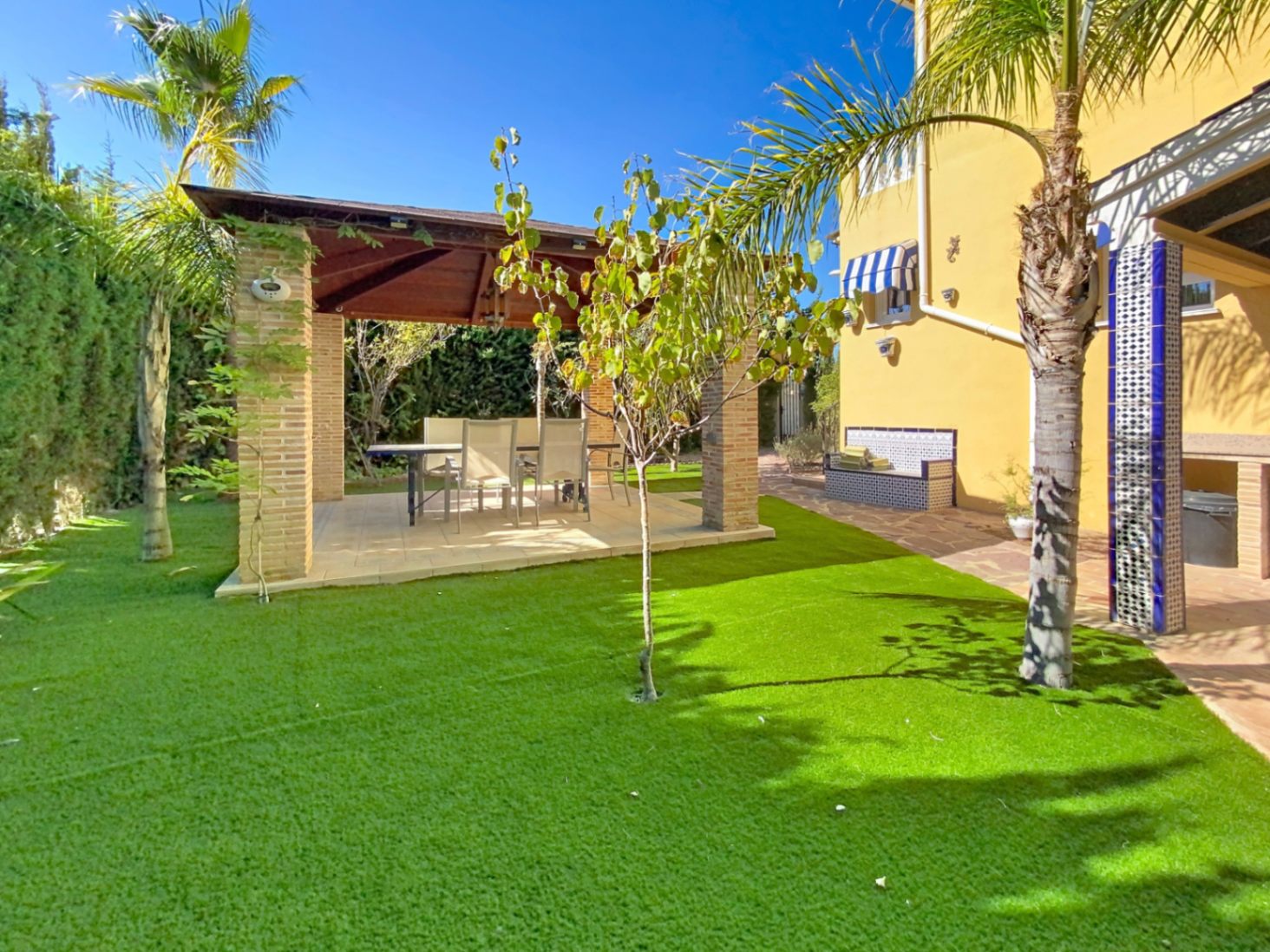 CHALET PAREADO EN VENTA LA NUCIA
