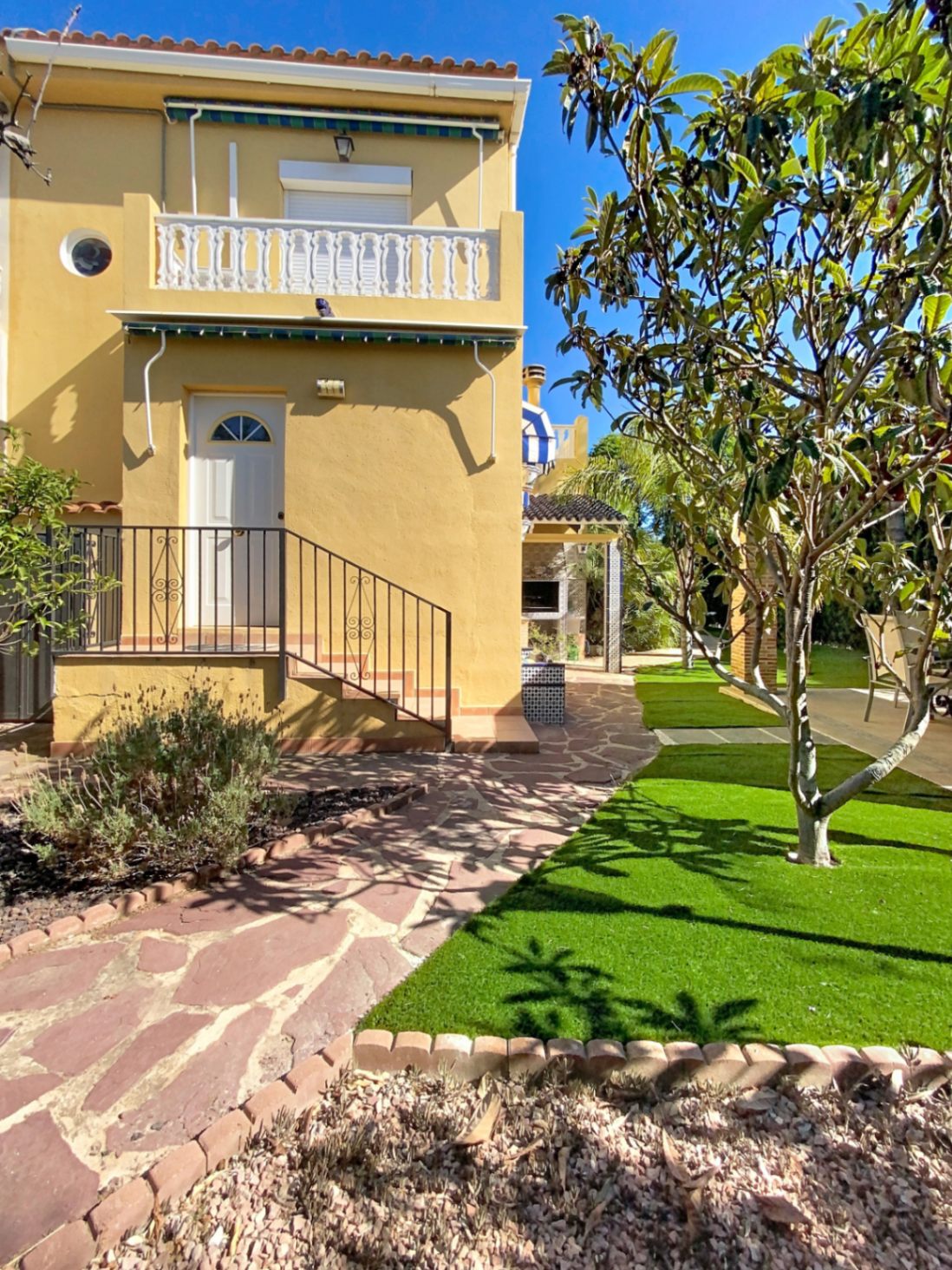 CHALET PAREADO EN VENTA LA NUCIA