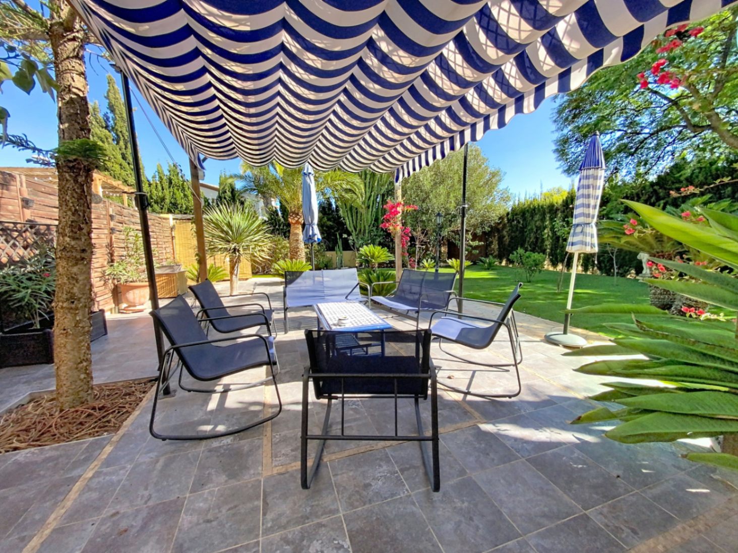 CHALET PAREADO EN VENTA LA NUCIA