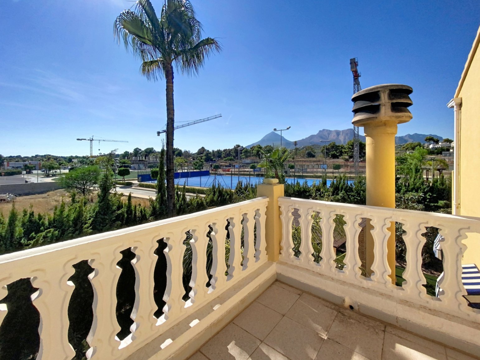 CHALET PAREADO EN VENTA LA NUCIA