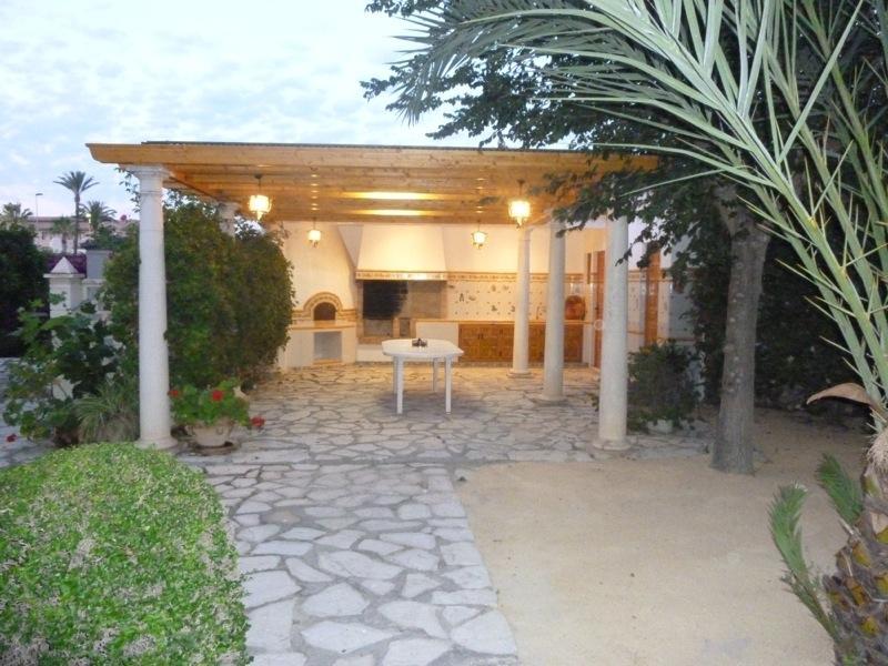 Chalet | Villa te koop in Alicante, bevoorrechte omgeving