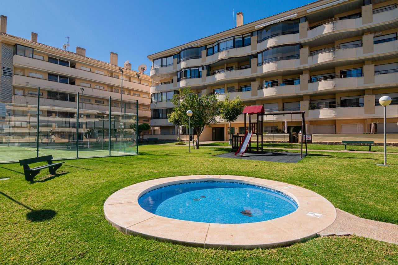 Apartment for sale in Albir in urbanization with swimming pool