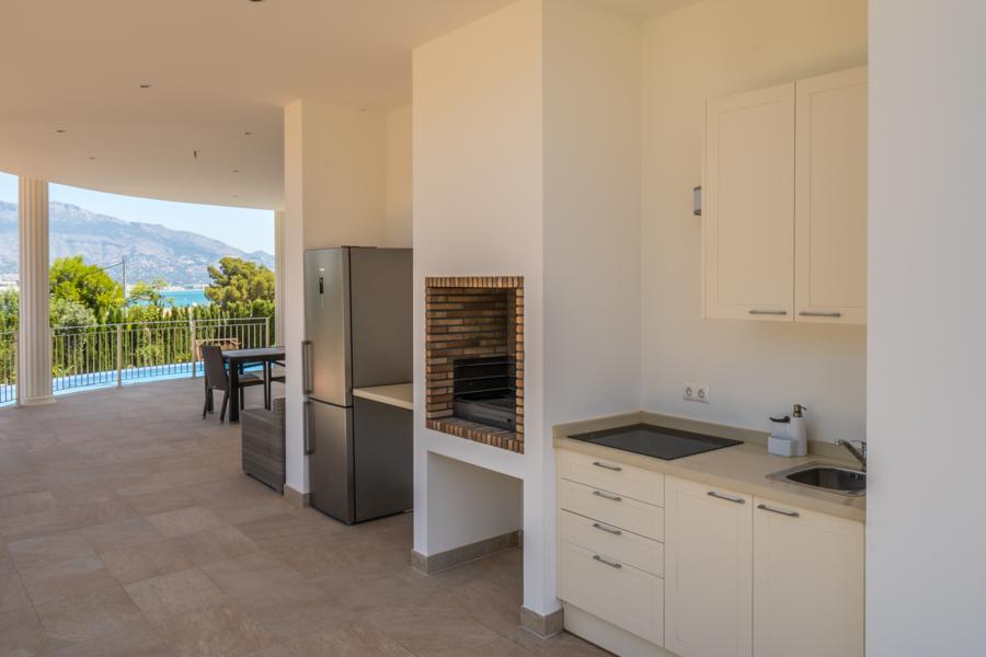 Exclusive villa for sale with sea and mountain views in Albir
