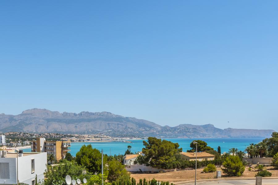 Exclusieve villa te koop met uitzicht op zee en de bergen in Albir