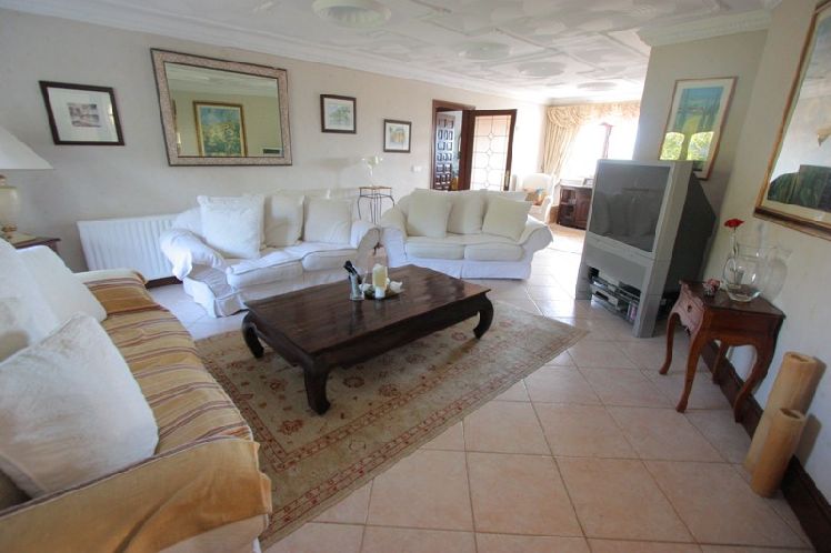 Chalet | Villa à vendre à Alfas del Pi avec vue sur la mer.