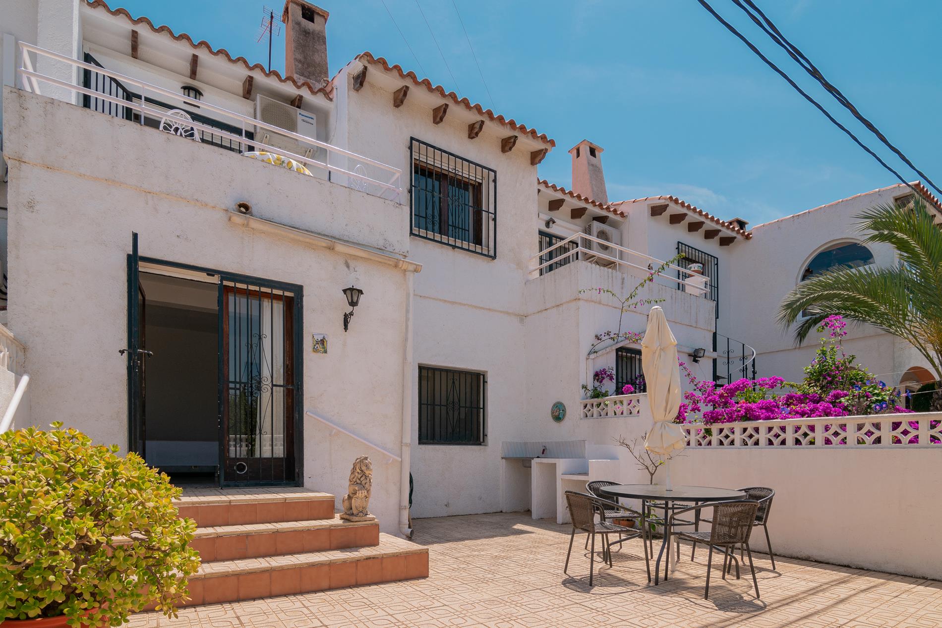 Bungalow zum verkauf in Albir, in Urbanisation mit Pool