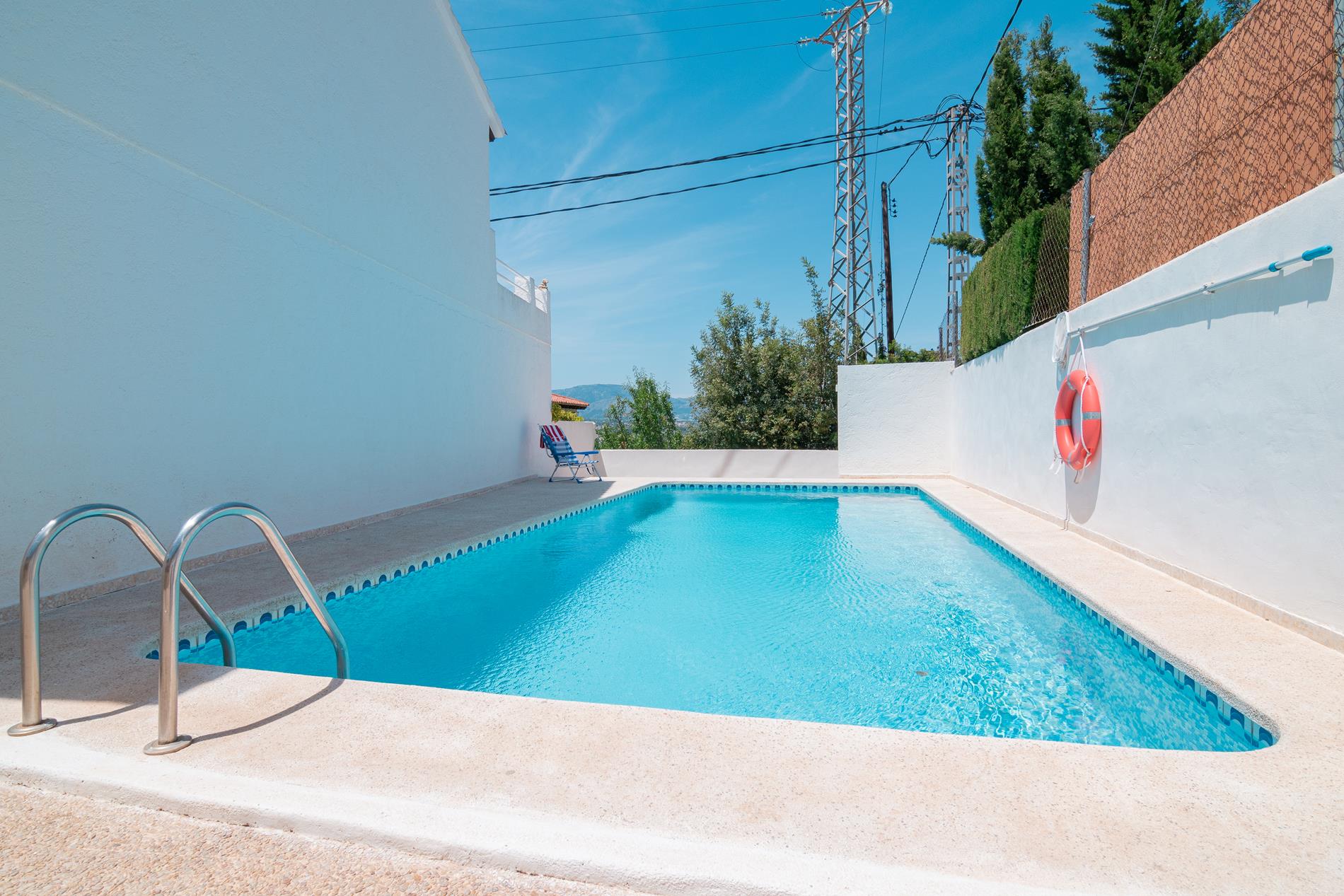 Bungalow for sale in Albir, in urbanization with pool