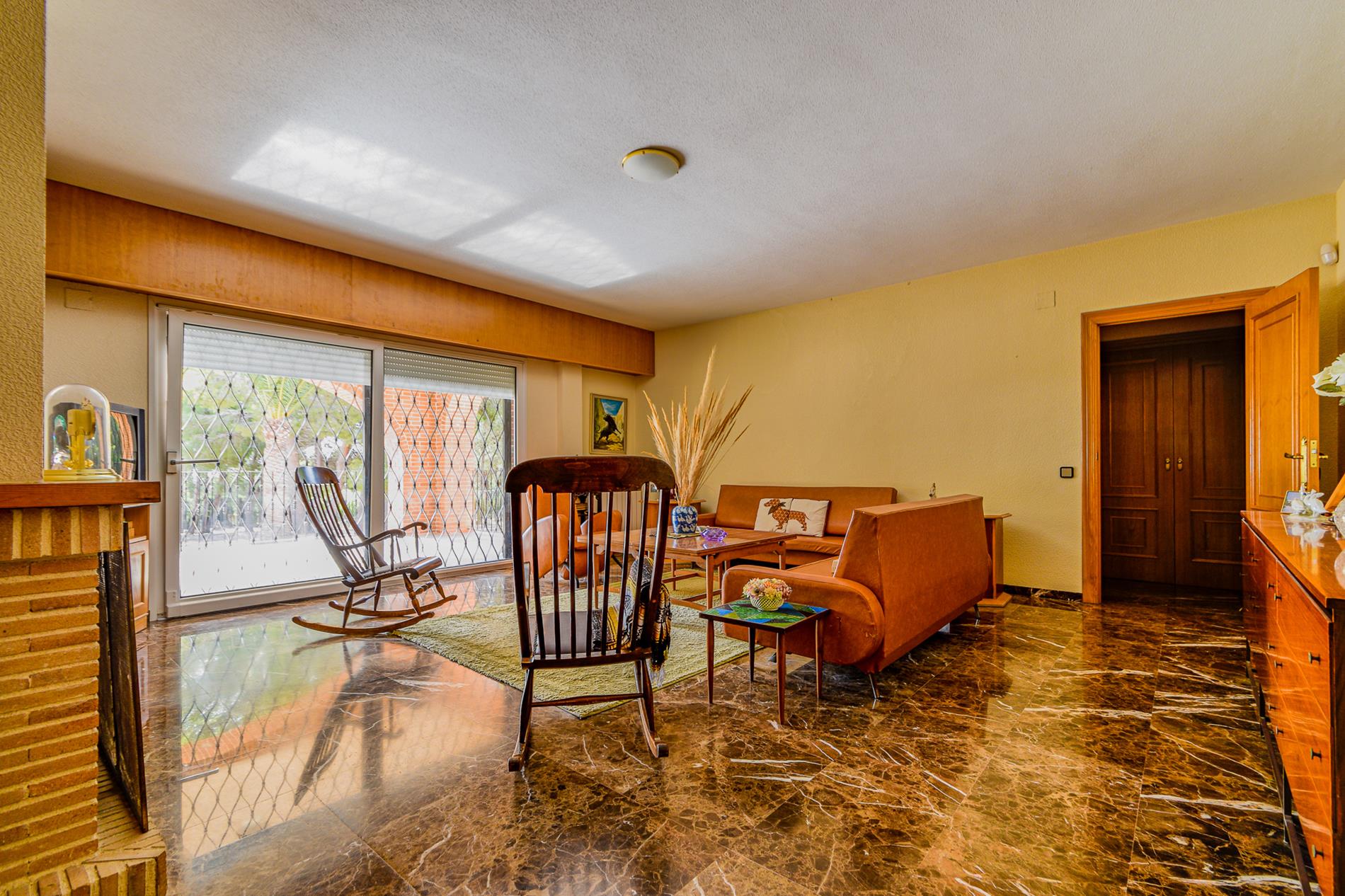 Villa te koop in La Nucia met groot perceel en ruime kamers