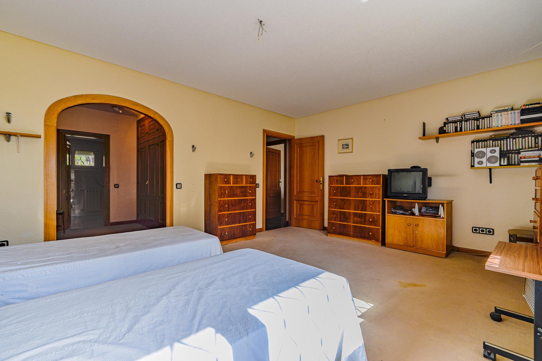 Villa til salgs i La Nucia med stor tomt og romslige rom