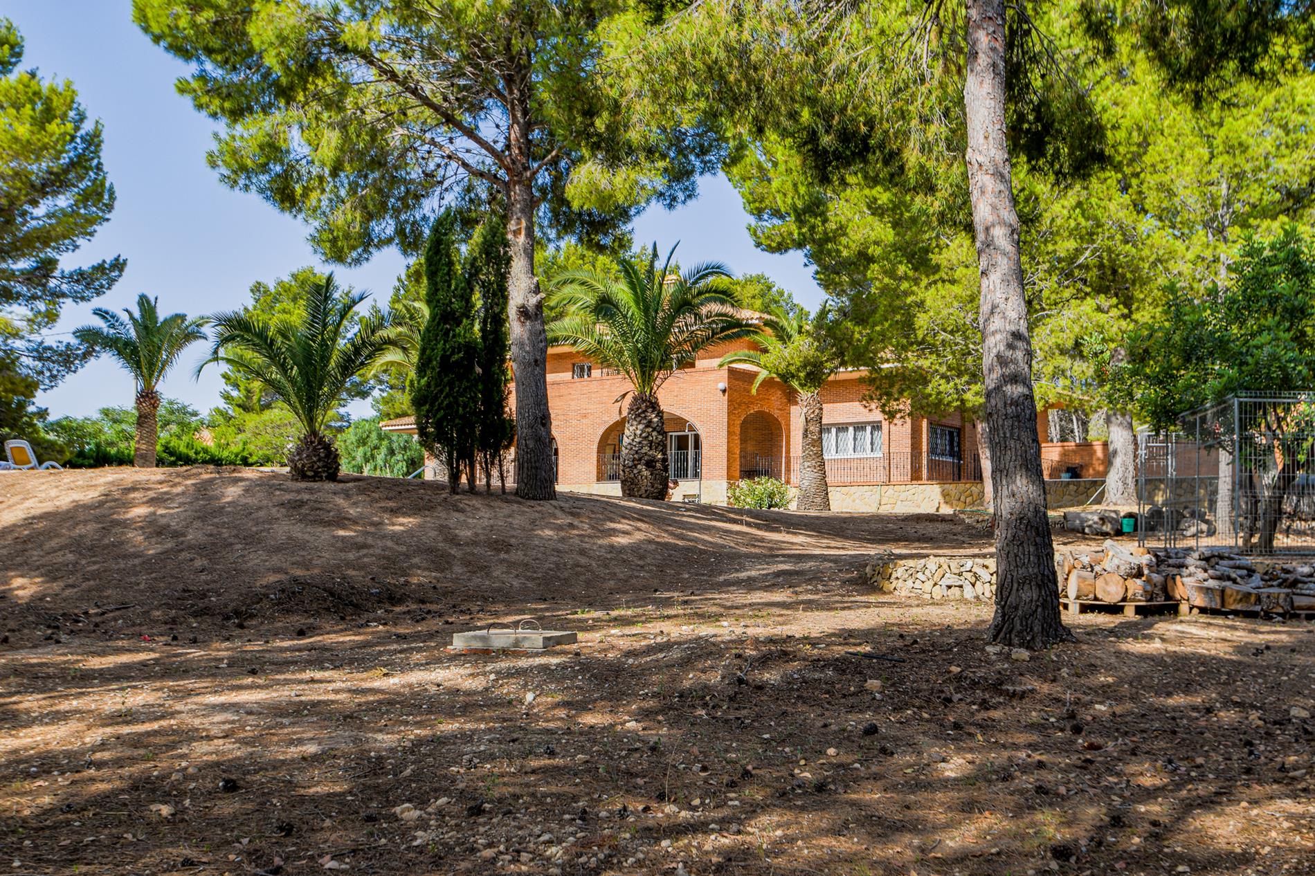 Villa zum Verkauf in La Nucia mit großem Grundstück und geräumigen Zimmern