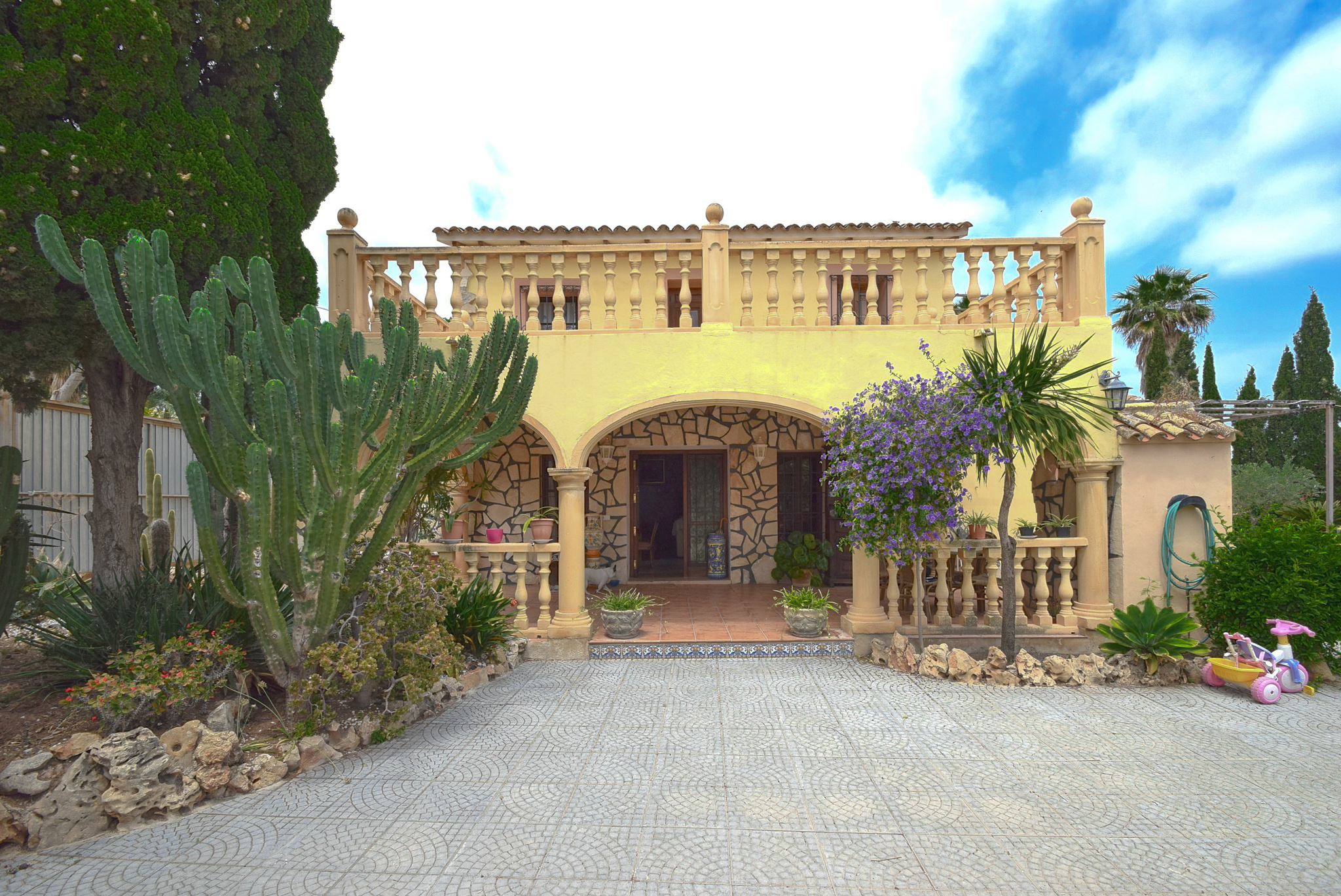Chalet | Villa til salgs i Alfas del Pi, rustikk stil