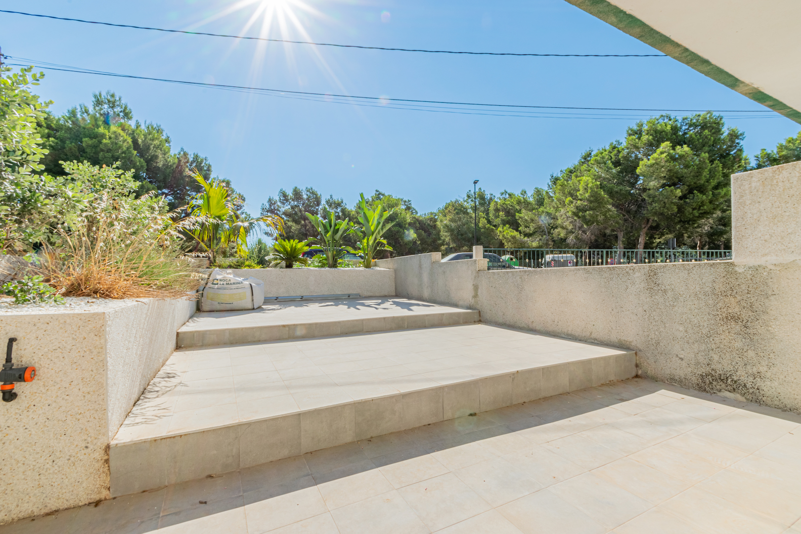KOMMERSIELL EIENDOM TIL SALGS I ALBIR