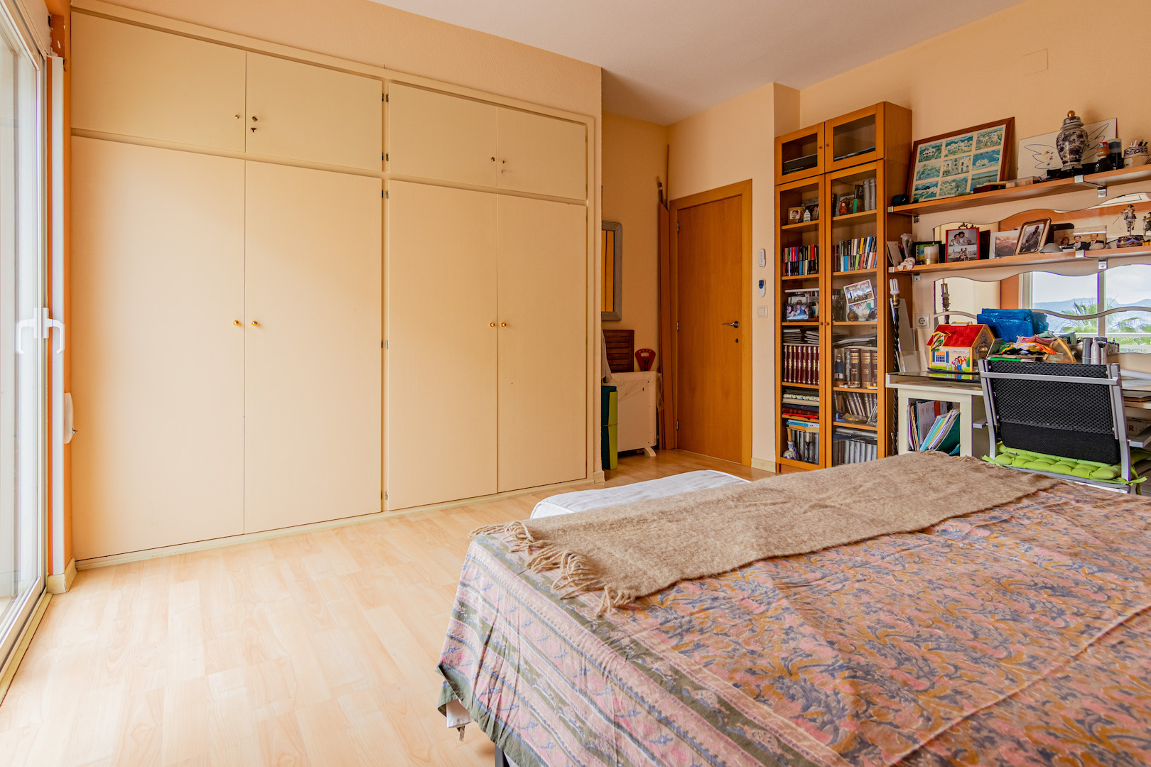 APPARTEMENT À VENDRE EN FACE DE LA PLAGE D’ALBIR