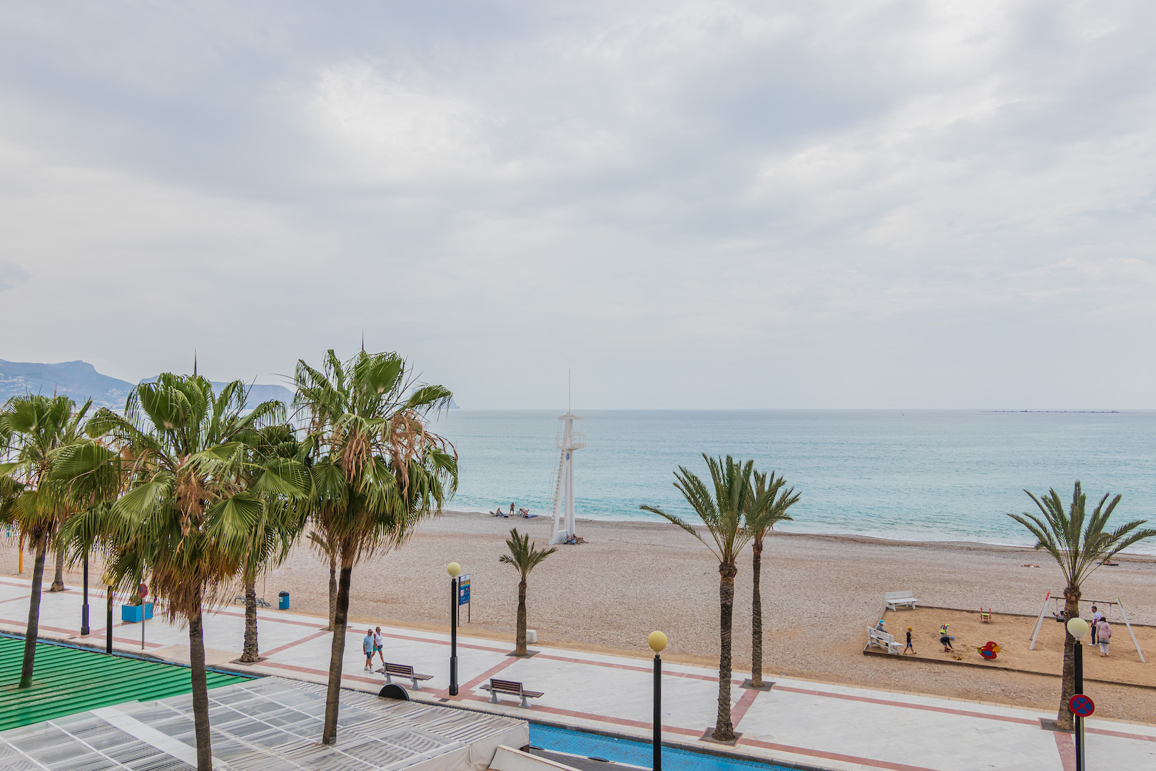APPARTEMENT À VENDRE EN FACE DE LA PLAGE D’ALBIR